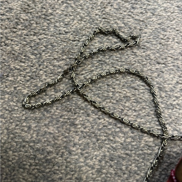 Unique Vintage Chic Floral Embroidered Handbag with Metal Frame - Picture 7 of 8